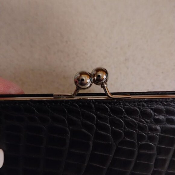 BRAND NEW BLACK SNAKE WALLET WITH SILVER SNAP CLOSURE - Picture 2 of 6